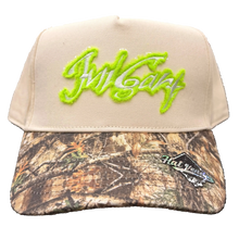 Load image into Gallery viewer, CREAM/CAMO/GREEN - "GRINCH" C.CAMO SNAPBACK - JUIC3CART
